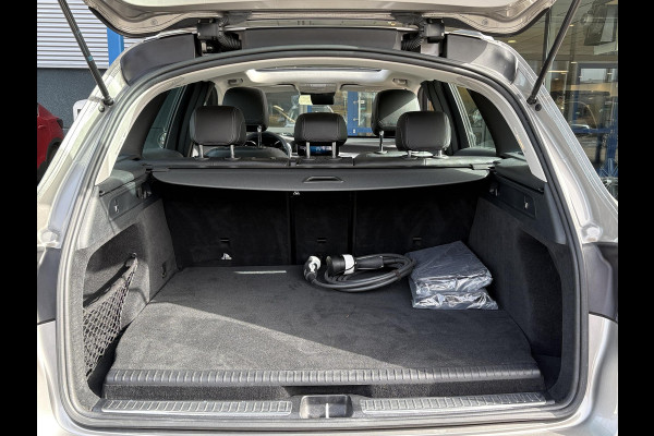 Mercedes-Benz GLC 300e 4MATIC Premium Plus | Panoramadak | Trekhaak | Achteruitrijcamera | Stoelverwarming | Half leder |