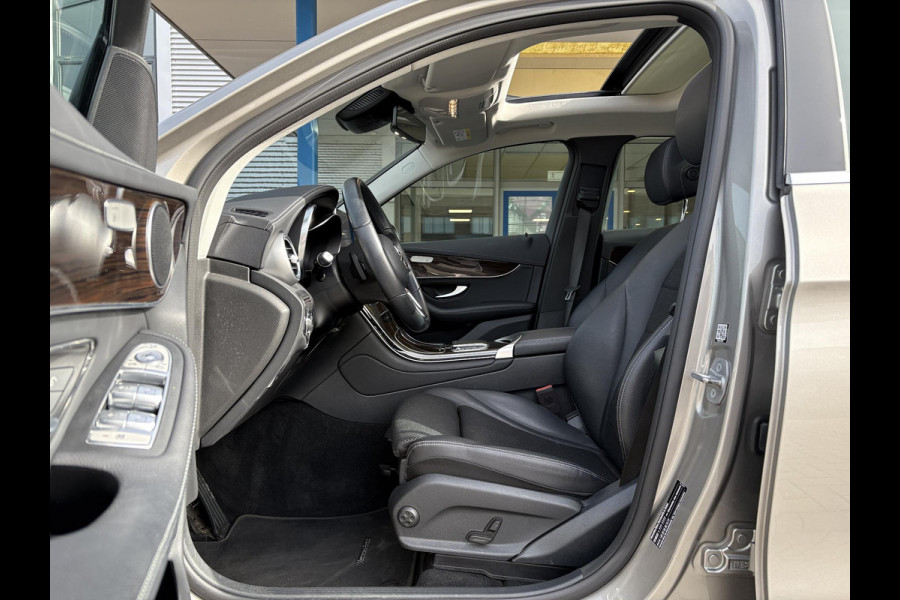 Mercedes-Benz GLC 300e 4MATIC Premium Plus | Panoramadak | Trekhaak | Achteruitrijcamera | Stoelverwarming | Half leder |