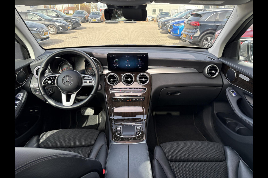 Mercedes-Benz GLC 300e 4MATIC Premium Plus | Panoramadak | Trekhaak | Achteruitrijcamera | Stoelverwarming | Half leder |