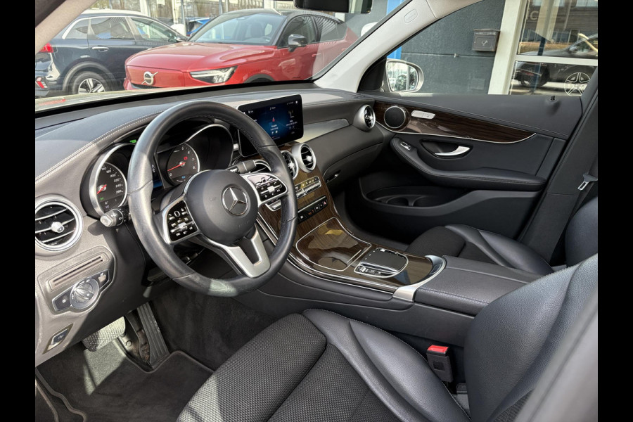 Mercedes-Benz GLC 300e 4MATIC Premium Plus | Panoramadak | Trekhaak | Achteruitrijcamera | Stoelverwarming | Half leder |