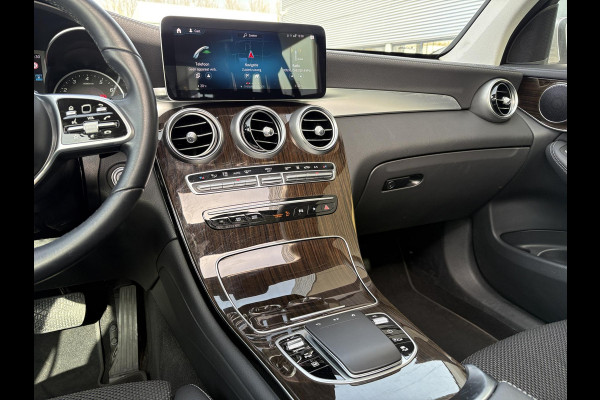 Mercedes-Benz GLC 300e 4MATIC Premium Plus | Panoramadak | Trekhaak | Achteruitrijcamera | Stoelverwarming | Half leder |