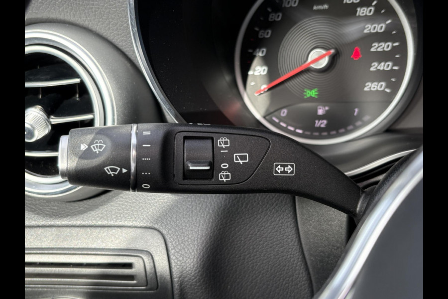 Mercedes-Benz GLC 300e 4MATIC Premium Plus | Panoramadak | Trekhaak | Achteruitrijcamera | Stoelverwarming | Half leder |