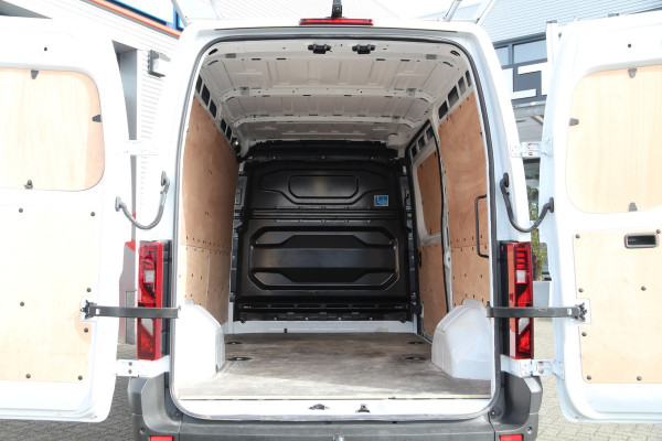 Renault Master 2.0 DCI 130 | L2H2 | Imperiaal | Trekhaak | Camera | Airco..