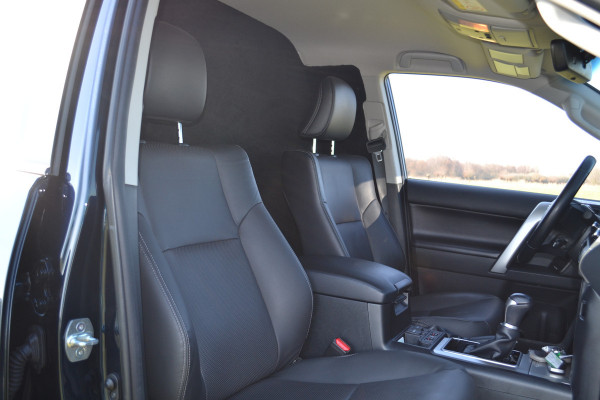 Toyota Land Cruiser 150 2.8 D-4D-F Professional Window Van