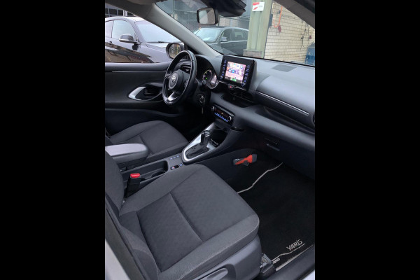 Toyota Yaris Fabrieksgarantie 3-2027 100% dealerond. 1e-eigenaar NAP APK 1-2028 1.5 Hybrid Active Automaat Camera Navi CarPlay