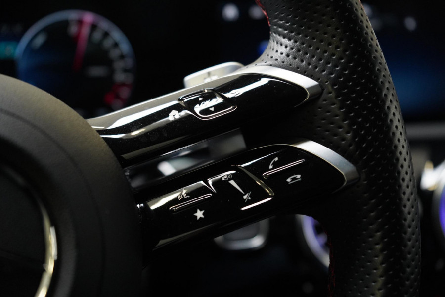 Mercedes-Benz A-Klasse 250 e AMG Line | SoH 96% | Sfeerverlichting | Navigatie | Black pakket | Sportstoelen