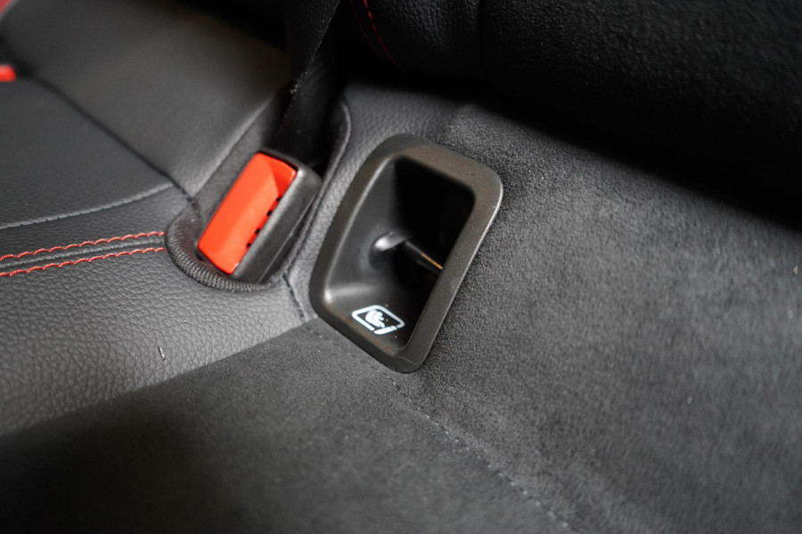 Mercedes-Benz A-Klasse 250 e AMG Line | SoH 96% | Sfeerverlichting | Navigatie | Black pakket | Sportstoelen