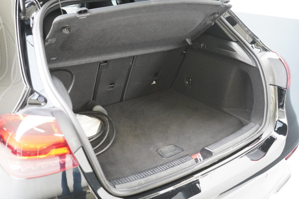 Mercedes-Benz A-Klasse 250 e AMG Line | SoH 96% | Sfeerverlichting | Navigatie | Black pakket | Sportstoelen