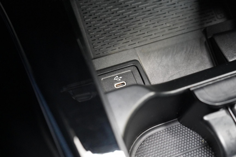 Mercedes-Benz A-Klasse 250 e AMG Line | SoH 96% | Sfeerverlichting | Navigatie | Black pakket | Sportstoelen