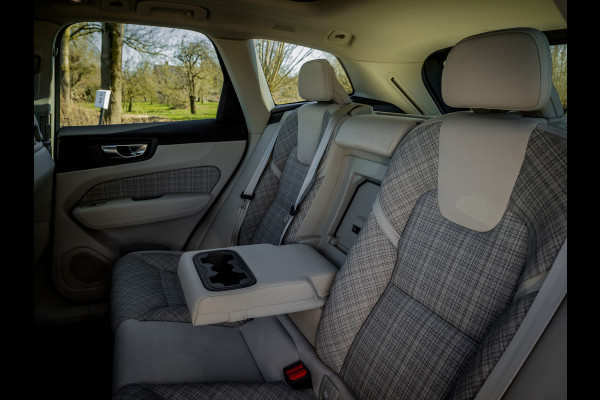 Volvo XC60 2.0 T6 Plug-in hybrid AWD Essential Edition Bright