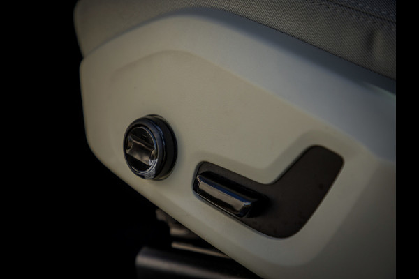 Volvo XC60 2.0 T6 Plug-in hybrid AWD Essential Edition Bright