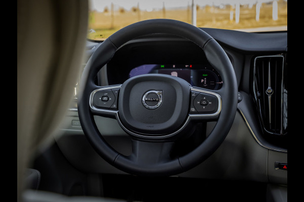 Volvo XC60 2.0 T6 Plug-in hybrid AWD Essential Edition Bright