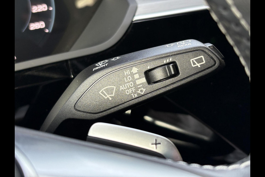 Audi e-tron 55 quattro S edition 95 kWh | Panoramadak | Stoelverwarming | Luchtvering | Memory Seats | ACC | B&O |