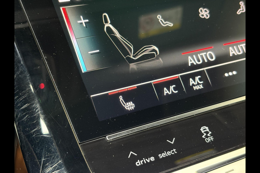Audi e-tron 55 quattro S edition 95 kWh | Panoramadak | Stoelverwarming | Luchtvering | Memory Seats | ACC | B&O |