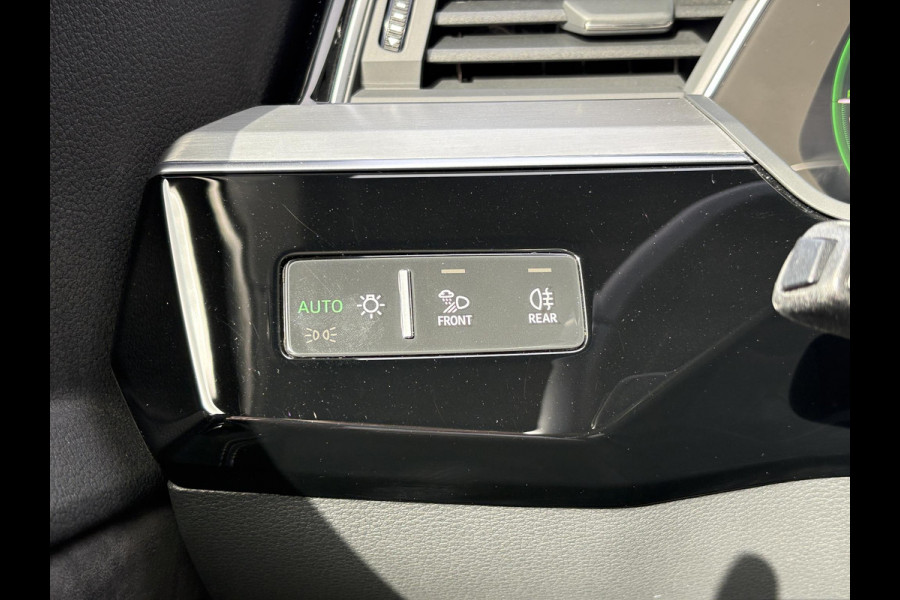 Audi e-tron 55 quattro S edition 95 kWh | Panoramadak | Stoelverwarming | Luchtvering | Memory Seats | ACC | B&O |