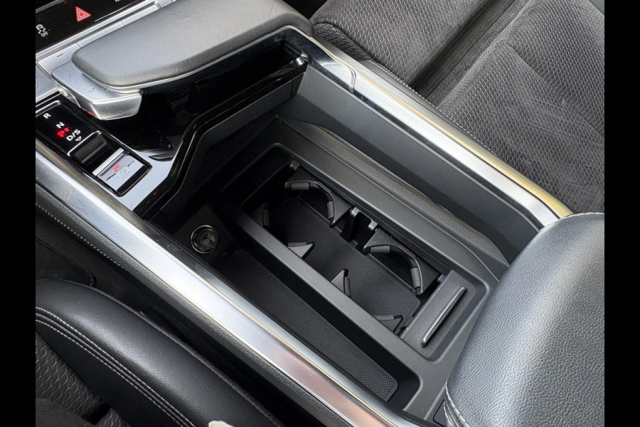 Audi e-tron 55 quattro S edition 95 kWh | Panoramadak | Stoelverwarming | Luchtvering | Memory Seats | ACC | B&O |