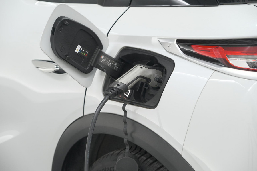 DS Ds 3 Crossback E-Tense So Chic 50 kWh | SHO = 93,8% | Allseason Banden | Camera | Dodehoekdetectie | Head-Up Display