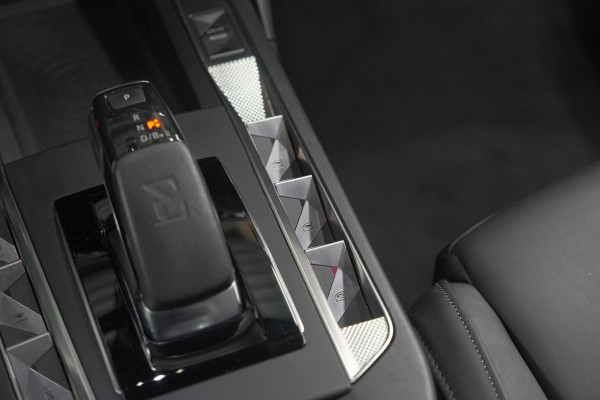 DS Ds 3 Crossback E-Tense So Chic 50 kWh | SHO = 93,8% | Allseason Banden | Camera | Dodehoekdetectie | Head-Up Display