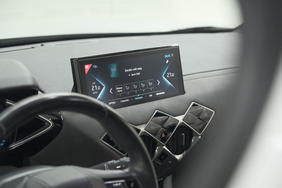 DS Ds 3 Crossback E-Tense So Chic 50 kWh | SHO = 93,8% | Allseason Banden | Camera | Dodehoekdetectie | Head-Up Display