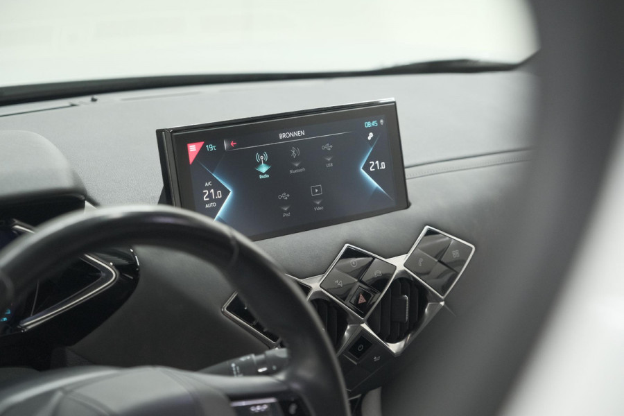 DS Ds 3 Crossback E-Tense So Chic 50 kWh | SHO = 93,8% | Allseason Banden | Camera | Dodehoekdetectie | Head-Up Display