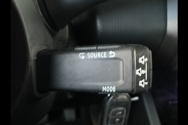 Renault Clio 1.6 E-Tech Hybrid 140 Business Zen uit 2021 Rijklaar  + 12 maanden Bovag-garantie Henk Jongen Auto's in Helmond,  al 50 jaar service zoals 't hoort!