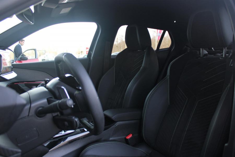 Peugeot 2008 1.2 Hybrid 145PK GT AUTOMAAT | ELEKTRISCH BEDIENBARE BESTUURDERSSTOEL | NAVIGATIE | FULL LED KOPLAMPEN | DRAADLOZE APPLE CARPLAY/ANDROID AUTO | ADAPTIVE CRUISE CONTROL | CAMERA VOOR + ACHTER | CLIMATE CONTROL | LICHTMETALEN VELGEN 17" | KEYLESS ENTRY/START | DAB+ RADIO | ALCANTARA/LEDEREN BEKLEDING  | DODEHOEK DETECTIE | PARKEERSENSOREN VOOR + ACHTER | STOEL VERWARMING |