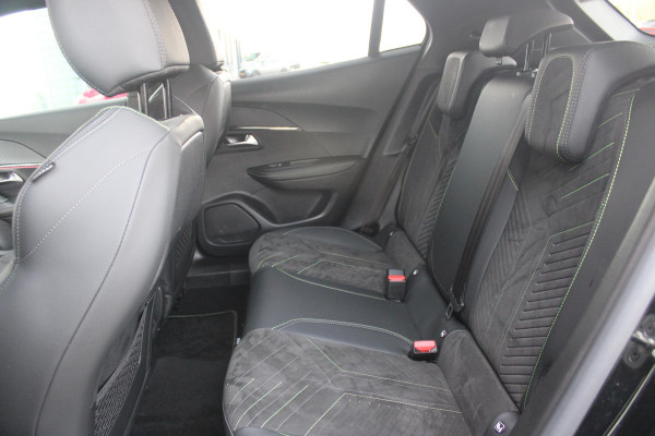 Peugeot 2008 1.2 Hybrid 145PK GT AUTOMAAT | ELEKTRISCH BEDIENBARE BESTUURDERSSTOEL | NAVIGATIE | FULL LED KOPLAMPEN | DRAADLOZE APPLE CARPLAY/ANDROID AUTO | ADAPTIVE CRUISE CONTROL | CAMERA VOOR + ACHTER | CLIMATE CONTROL | LICHTMETALEN VELGEN 17" | KEYLESS ENTRY/START | DAB+ RADIO | ALCANTARA/LEDEREN BEKLEDING  | DODEHOEK DETECTIE | PARKEERSENSOREN VOOR + ACHTER | STOEL VERWARMING |