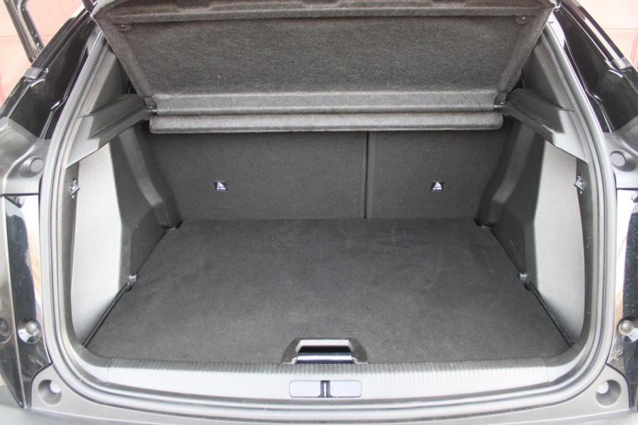 Peugeot 2008 1.2 Hybrid 145PK GT AUTOMAAT | ELEKTRISCH BEDIENBARE BESTUURDERSSTOEL | NAVIGATIE | FULL LED KOPLAMPEN | DRAADLOZE APPLE CARPLAY/ANDROID AUTO | ADAPTIVE CRUISE CONTROL | CAMERA VOOR + ACHTER | CLIMATE CONTROL | LICHTMETALEN VELGEN 17" | KEYLESS ENTRY/START | DAB+ RADIO | ALCANTARA/LEDEREN BEKLEDING  | DODEHOEK DETECTIE | PARKEERSENSOREN VOOR + ACHTER | STOEL VERWARMING |