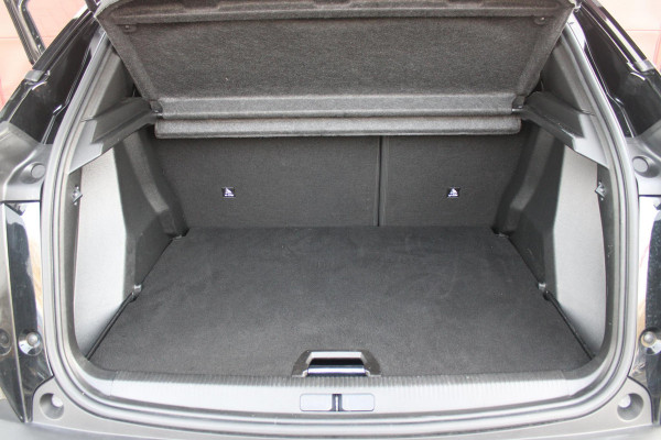 Peugeot 2008 1.2 Hybrid 145PK GT AUTOMAAT | ELEKTRISCH BEDIENBARE BESTUURDERSSTOEL | NAVIGATIE | FULL LED KOPLAMPEN | DRAADLOZE APPLE CARPLAY/ANDROID AUTO | ADAPTIVE CRUISE CONTROL | CAMERA VOOR + ACHTER | CLIMATE CONTROL | LICHTMETALEN VELGEN 17" | KEYLESS ENTRY/START | DAB+ RADIO | ALCANTARA/LEDEREN BEKLEDING  | DODEHOEK DETECTIE | PARKEERSENSOREN VOOR + ACHTER | STOEL VERWARMING |