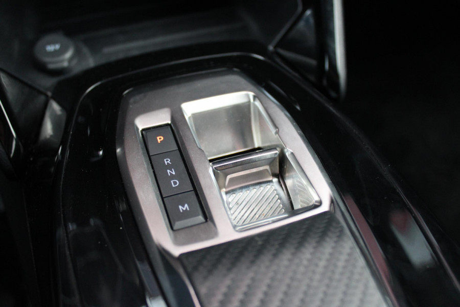 Peugeot 2008 1.2 Hybrid 145PK GT AUTOMAAT | ELEKTRISCH BEDIENBARE BESTUURDERSSTOEL | NAVIGATIE | FULL LED KOPLAMPEN | DRAADLOZE APPLE CARPLAY/ANDROID AUTO | ADAPTIVE CRUISE CONTROL | CAMERA VOOR + ACHTER | CLIMATE CONTROL | LICHTMETALEN VELGEN 17" | KEYLESS ENTRY/START | DAB+ RADIO | ALCANTARA/LEDEREN BEKLEDING  | DODEHOEK DETECTIE | PARKEERSENSOREN VOOR + ACHTER | STOEL VERWARMING |