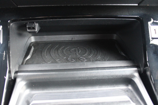 Peugeot 2008 1.2 Hybrid 145PK GT AUTOMAAT | ELEKTRISCH BEDIENBARE BESTUURDERSSTOEL | NAVIGATIE | FULL LED KOPLAMPEN | DRAADLOZE APPLE CARPLAY/ANDROID AUTO | ADAPTIVE CRUISE CONTROL | CAMERA VOOR + ACHTER | CLIMATE CONTROL | LICHTMETALEN VELGEN 17" | KEYLESS ENTRY/START | DAB+ RADIO | ALCANTARA/LEDEREN BEKLEDING  | DODEHOEK DETECTIE | PARKEERSENSOREN VOOR + ACHTER | STOEL VERWARMING |