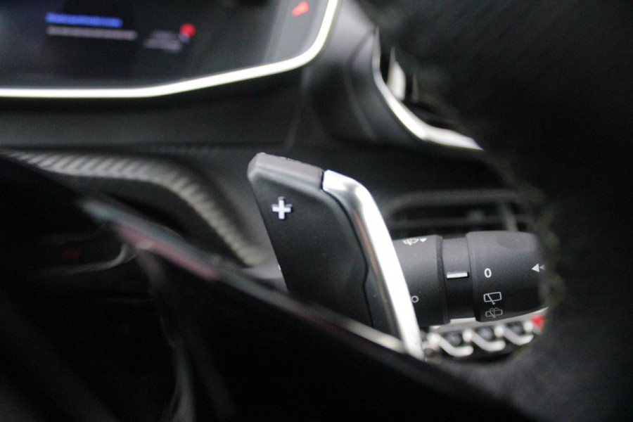 Peugeot 2008 1.2 Hybrid 145PK GT AUTOMAAT | ELEKTRISCH BEDIENBARE BESTUURDERSSTOEL | NAVIGATIE | FULL LED KOPLAMPEN | DRAADLOZE APPLE CARPLAY/ANDROID AUTO | ADAPTIVE CRUISE CONTROL | CAMERA VOOR + ACHTER | CLIMATE CONTROL | LICHTMETALEN VELGEN 17" | KEYLESS ENTRY/START | DAB+ RADIO | ALCANTARA/LEDEREN BEKLEDING  | DODEHOEK DETECTIE | PARKEERSENSOREN VOOR + ACHTER | STOEL VERWARMING |