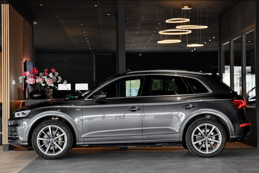 Audi Q5 55 TFSI e quattro Competition 3x S-Line. Luchtv, Pano, ACC, B&O, Camera, Keyless, Matrix, CarPlay, Dodeh!