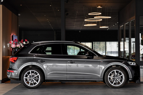 Audi Q5 55 TFSI e quattro Competition 3x S-Line. Luchtv, Pano, ACC, B&O, Camera, Keyless, Matrix, CarPlay, Dodeh!