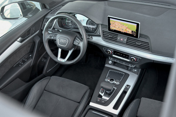 Audi Q5 55 TFSI e quattro Competition 3x S-Line. Luchtv, Pano, ACC, B&O, Camera, Keyless, Matrix, CarPlay, Dodeh!