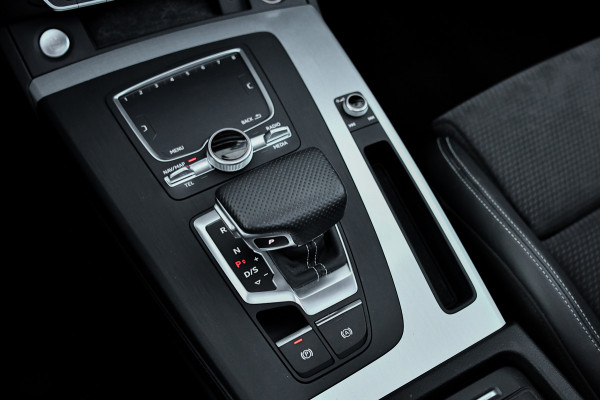 Audi Q5 55 TFSI e quattro Competition 3x S-Line. Luchtv, Pano, ACC, B&O, Camera, Keyless, Matrix, CarPlay, Dodeh!