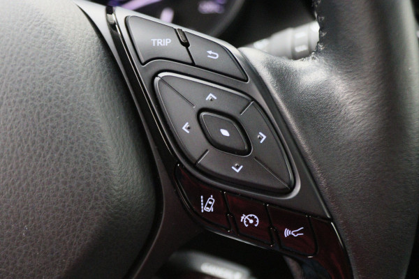 Toyota C-HR 1.8 Hybrid Dynamic Camera, Apple Carplay, Keyless, Lane Assist, ACC, LED, 18"