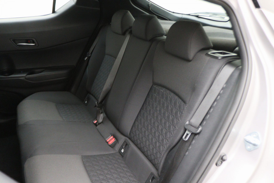 Toyota C-HR 1.8 Hybrid Dynamic Camera, Apple Carplay, Keyless, Lane Assist, ACC, LED, 18"