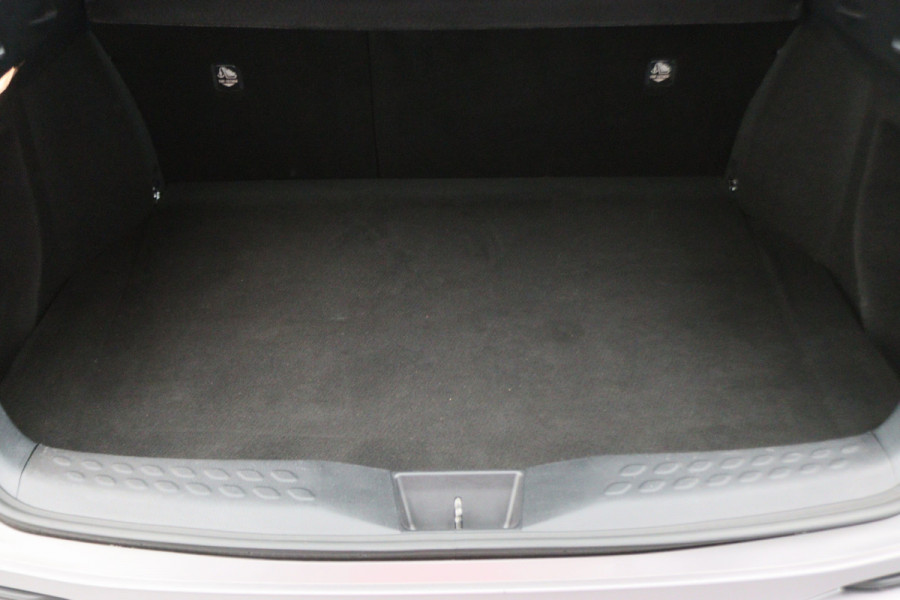 Toyota C-HR 1.8 Hybrid Dynamic Camera, Apple Carplay, Keyless, Lane Assist, ACC, LED, 18"