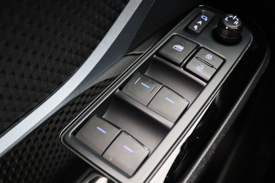 Toyota C-HR 1.8 Hybrid Dynamic Camera, Apple Carplay, Keyless, Lane Assist, ACC, LED, 18"