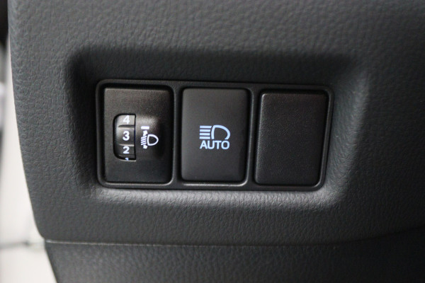 Toyota C-HR 1.8 Hybrid Dynamic Camera, Apple Carplay, Keyless, Lane Assist, ACC, LED, 18"