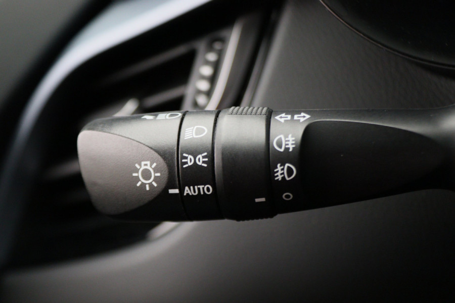 Toyota C-HR 1.8 Hybrid Dynamic Camera, Apple Carplay, Keyless, Lane Assist, ACC, LED, 18"