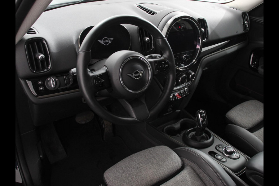 MINI Countryman Experience 1.5 Cooper Climate control Stoelverwarming Stuurverwarming Navigatie Achteruitrijcamera Parkeersensoren achter Cruise control LED