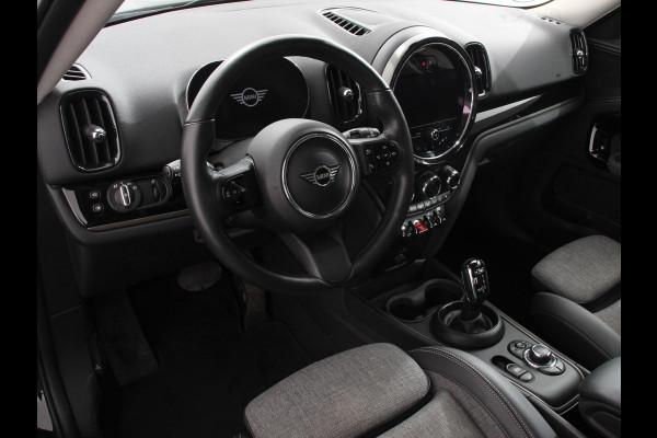 MINI Countryman Experience 1.5 Cooper Climate control Stoelverwarming Stuurverwarming Navigatie Achteruitrijcamera Parkeersensoren achter Cruise control LED