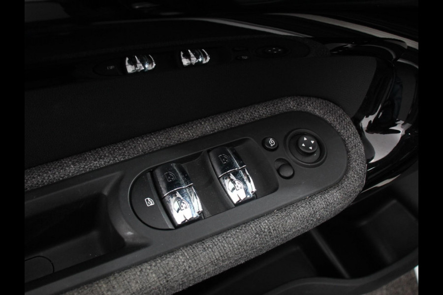 MINI Countryman Experience 1.5 Cooper Climate control Stoelverwarming Stuurverwarming Navigatie Achteruitrijcamera Parkeersensoren achter Cruise control LED