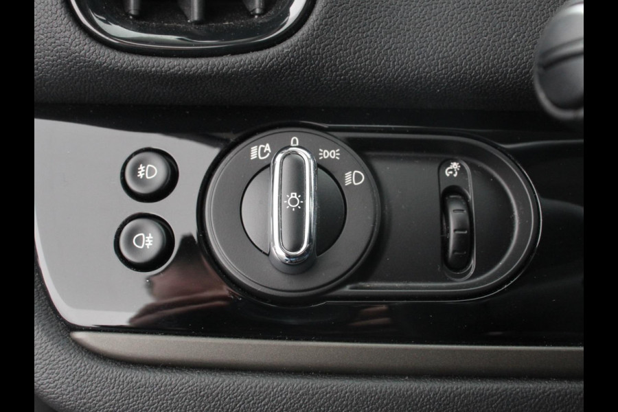 MINI Countryman Experience 1.5 Cooper Climate control Stoelverwarming Stuurverwarming Navigatie Achteruitrijcamera Parkeersensoren achter Cruise control LED