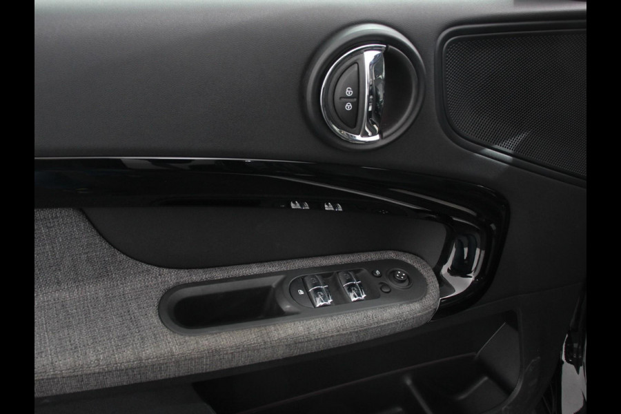 MINI Countryman Experience 1.5 Cooper Climate control Stoelverwarming Stuurverwarming Navigatie Achteruitrijcamera Parkeersensoren achter Cruise control LED