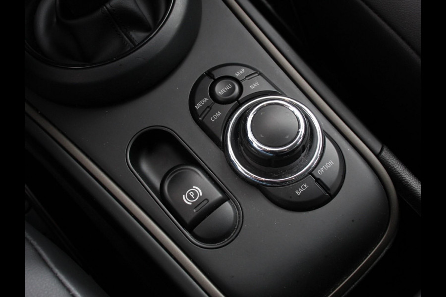 MINI Countryman Experience 1.5 Cooper Climate control Stoelverwarming Stuurverwarming Navigatie Achteruitrijcamera Parkeersensoren achter Cruise control LED