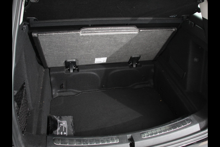 MINI Countryman Experience 1.5 Cooper Climate control Stoelverwarming Stuurverwarming Navigatie Achteruitrijcamera Parkeersensoren achter Cruise control LED