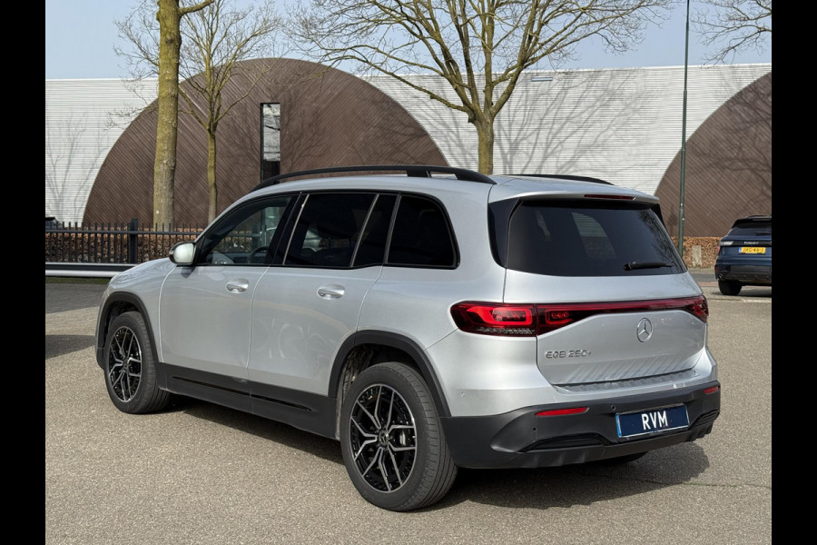 Mercedes-Benz EQB 250+ AMG Line 7p. 71 kWh | SOH 99% | 7 PERSOONS| ELEKTRISCHE ACHTERKLEP| STOELVERWARMING| DODE HOEK SENSOR| SFEERVERLICHTING| APPLE CARPLAY/ ANDROID AUTO